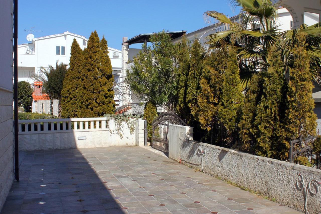 Family Friendly Apartments With A Swimming Pool Rogoznica - 7557 外观 照片